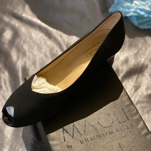 Magli by Bruno Magli Small Wedge peep toe shoes